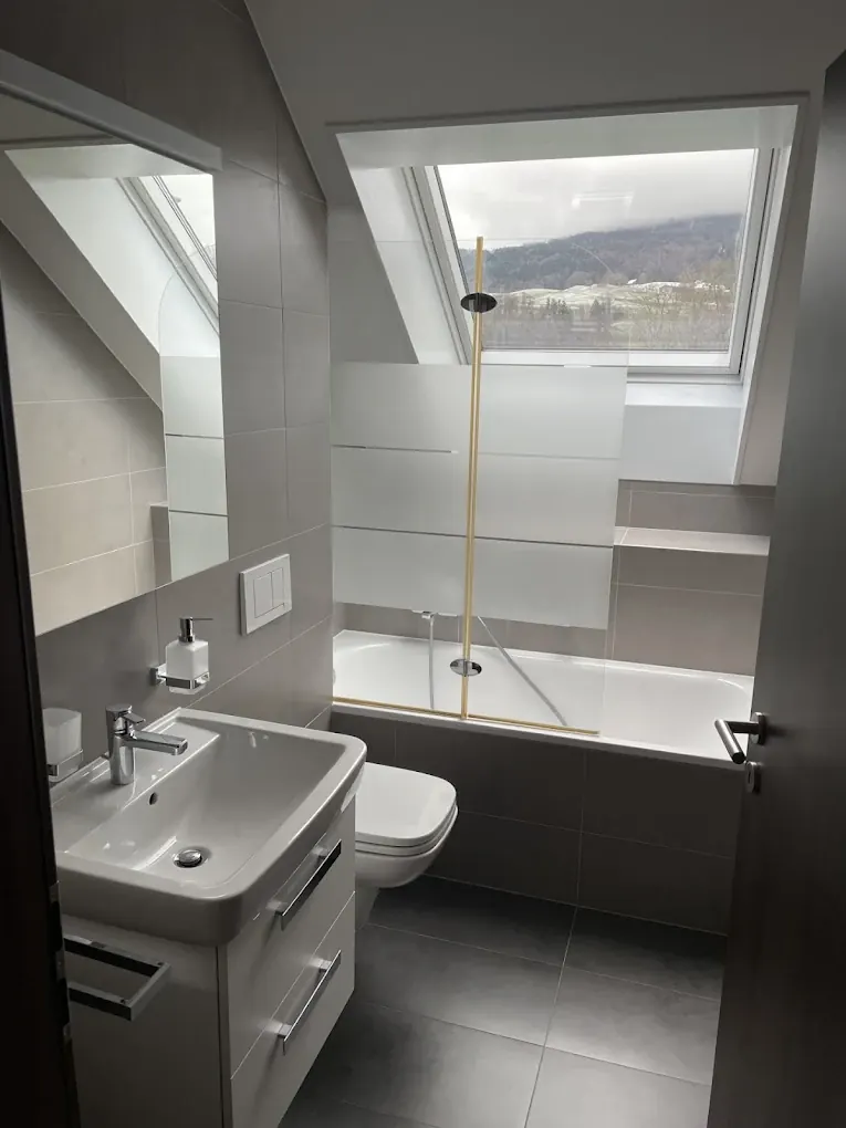 Salle de bain rénovée sous velux